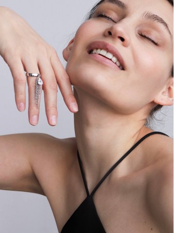 Кольцо с подвеской капля