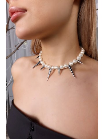 Колье из жемчуга с шипами