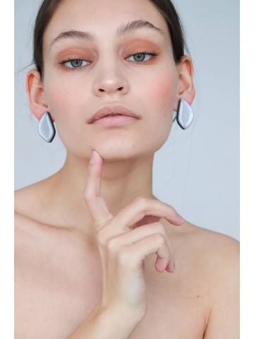 Серьги Wood Лепестки миндаля