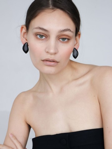 Серьги Wood Лепестки миндаля